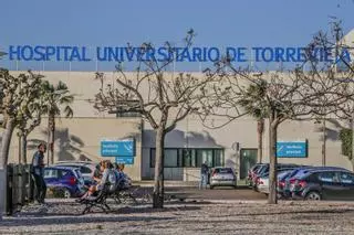 El Botànic inicia la reversión del hospital de Torrevieja sin empresa pública
