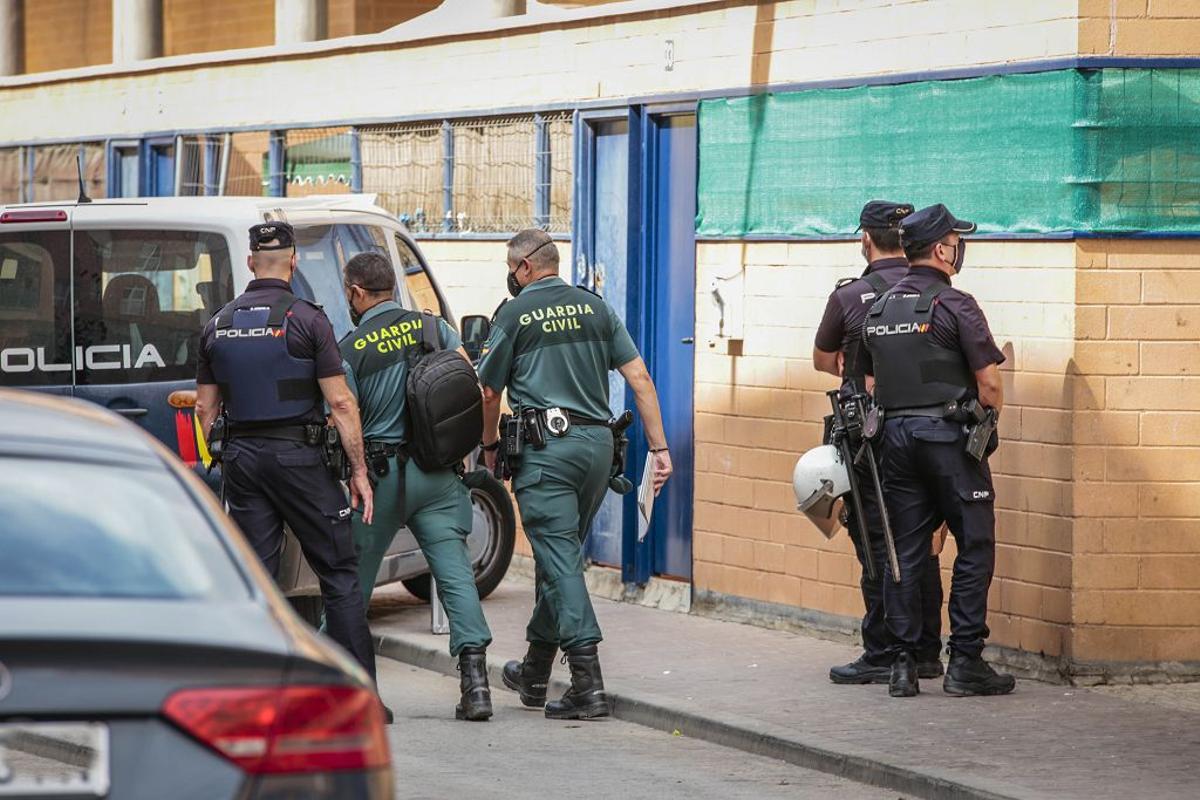 Intervención policial. Menudeo, gallos y tortugas en Ministriles, Lorca-3587.jpg