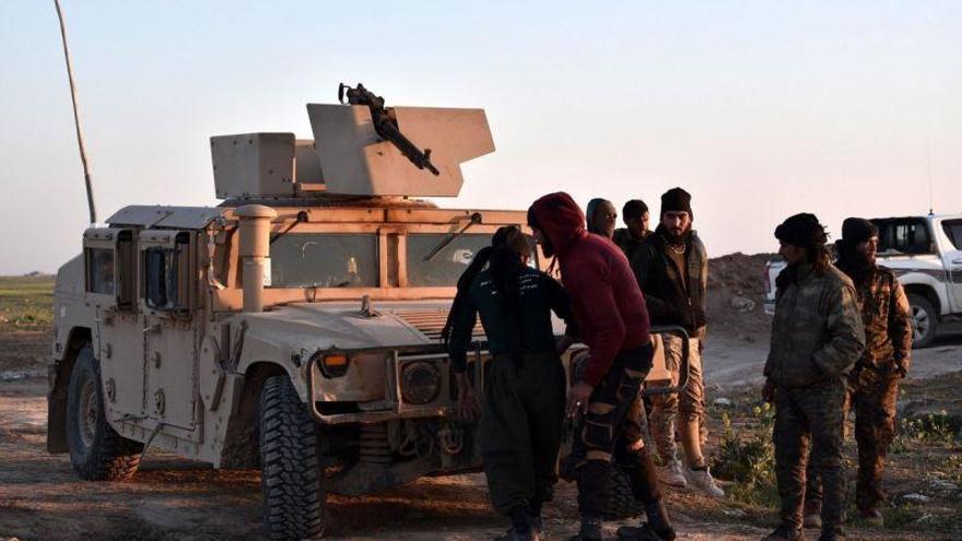 Combatientes del Estado Islámico se rinden ante las Fuerzas Democráticas Sirias