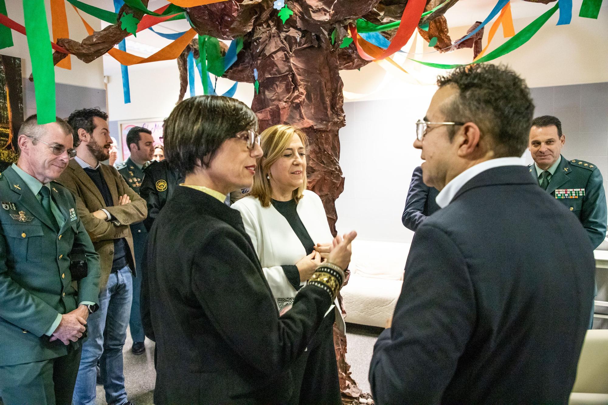 Visita de la Directora de la Guardia Civil al colegio de Hurchillo