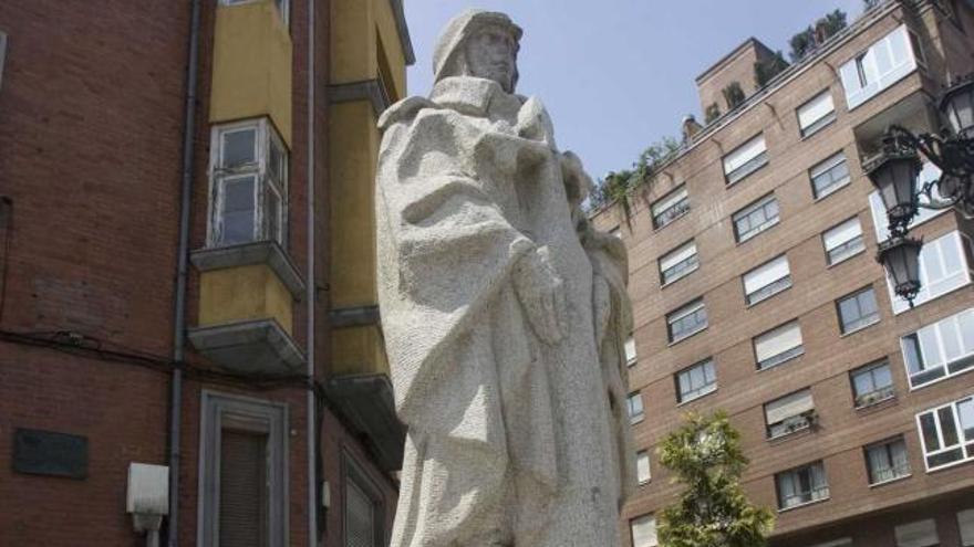 La estatua de Teijeiro en la plaza de la Liberación, antes de su retirada.