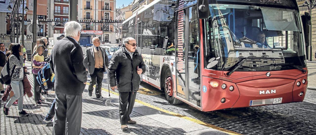 El autobús recupera pasajeros