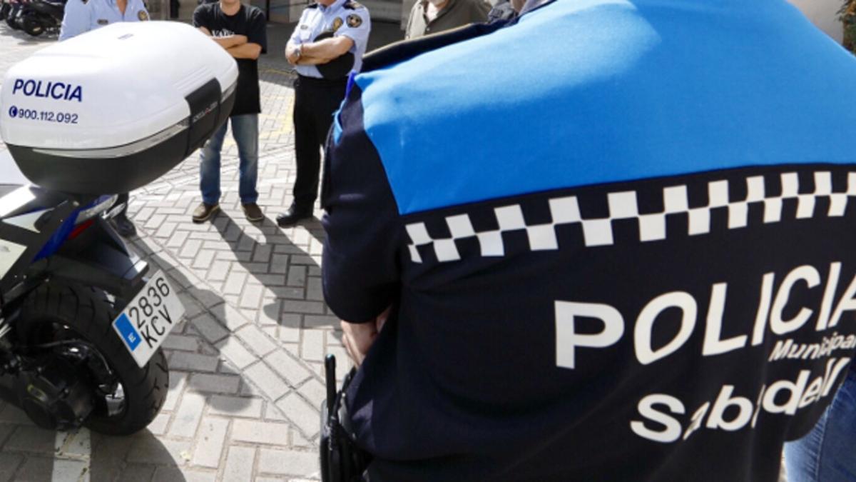 Un agente de la policía local de Sabadell.