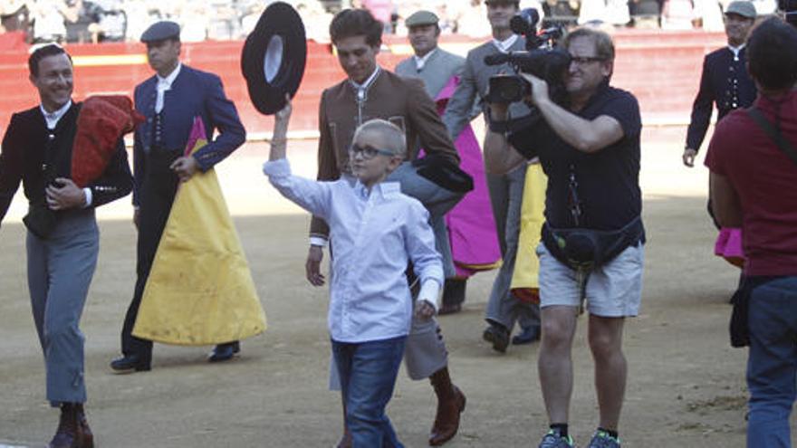 Detenida en Cullera por insultar por internet a Adrián, el niño con cáncer que quiere ser torero