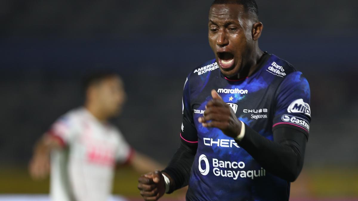 Los ecuatorianos celebran un gol en el Independiente del Valle - Lanús.