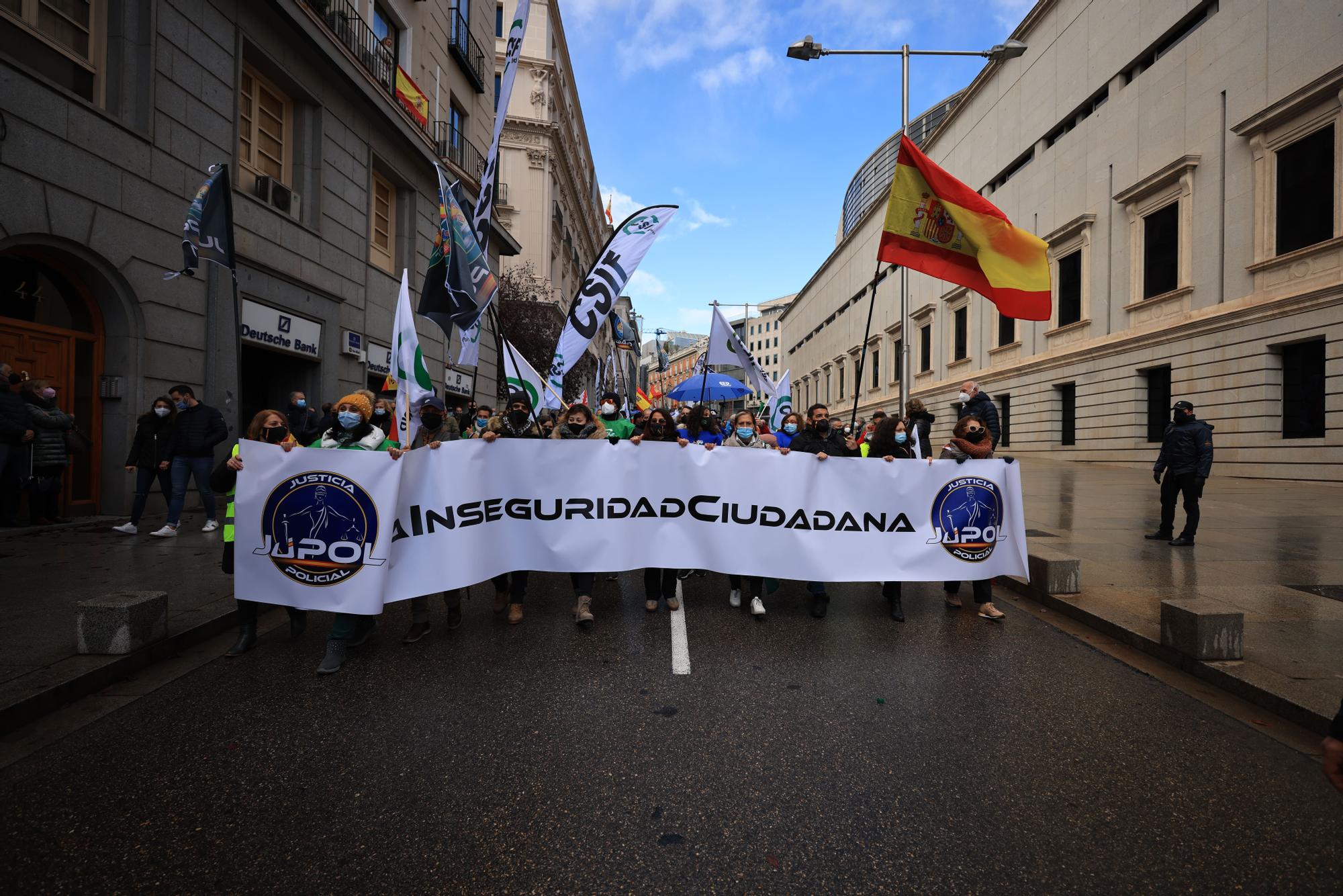 Representation of police and civil guards from Alicante in the demonstration against the 