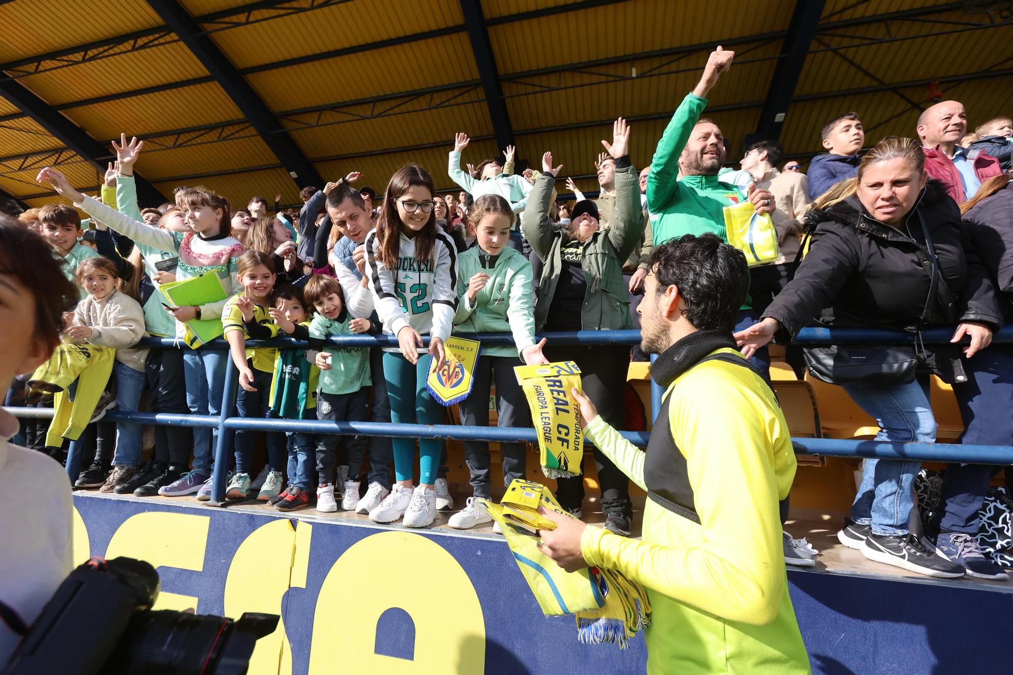 Así ha sido el entrenamiento navideño del Villarreal a puerta abiertas