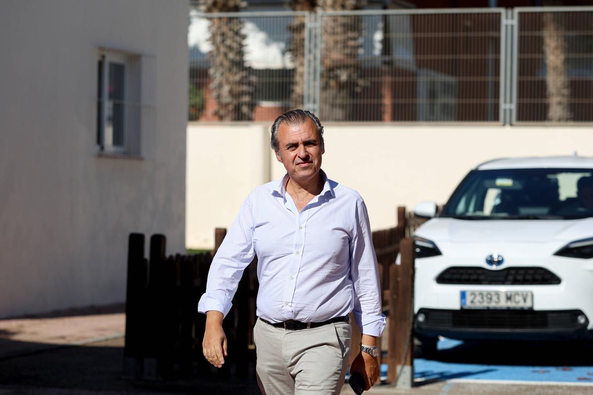 La visita al colegio Can Misses tras las inundaciones, en imágenes