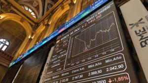 L’Ibex 35 cau un 0,6% a l’obertura i perd els 17.000 punts després de les amenaces comercials de Trump