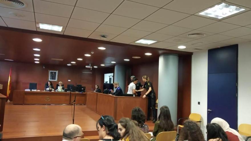 El jurado declara culpable de asesinato a la acusada de matar a su pareja en Madrigalejo