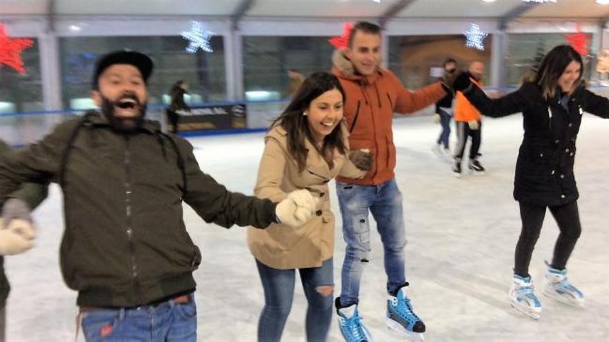 Caídas y piruetas sobre hielo en Vigo