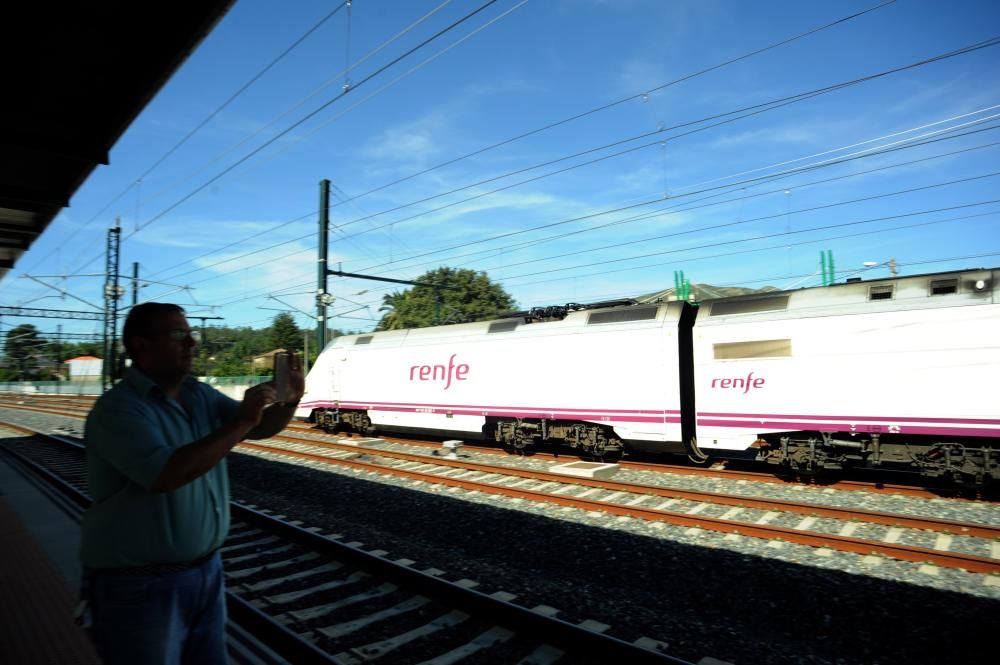 El desvío por Vilagarcía del tren Vigo-Ourense reaviva la demanda del servicio directo a Madrid. El cambio de recorrido fue un caso puntual como consecuencia del incendio forestal en Arbo