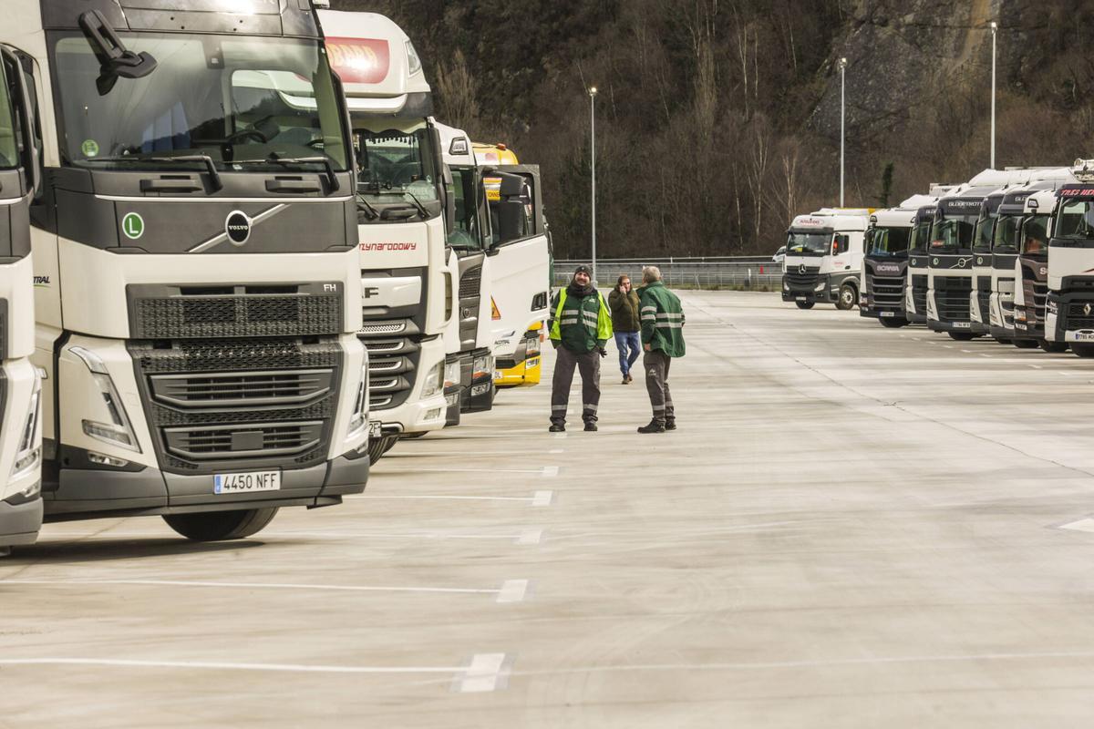 EN IMÁGENES: Restricciones para camiones en el Huerna y Pajares por el temporal