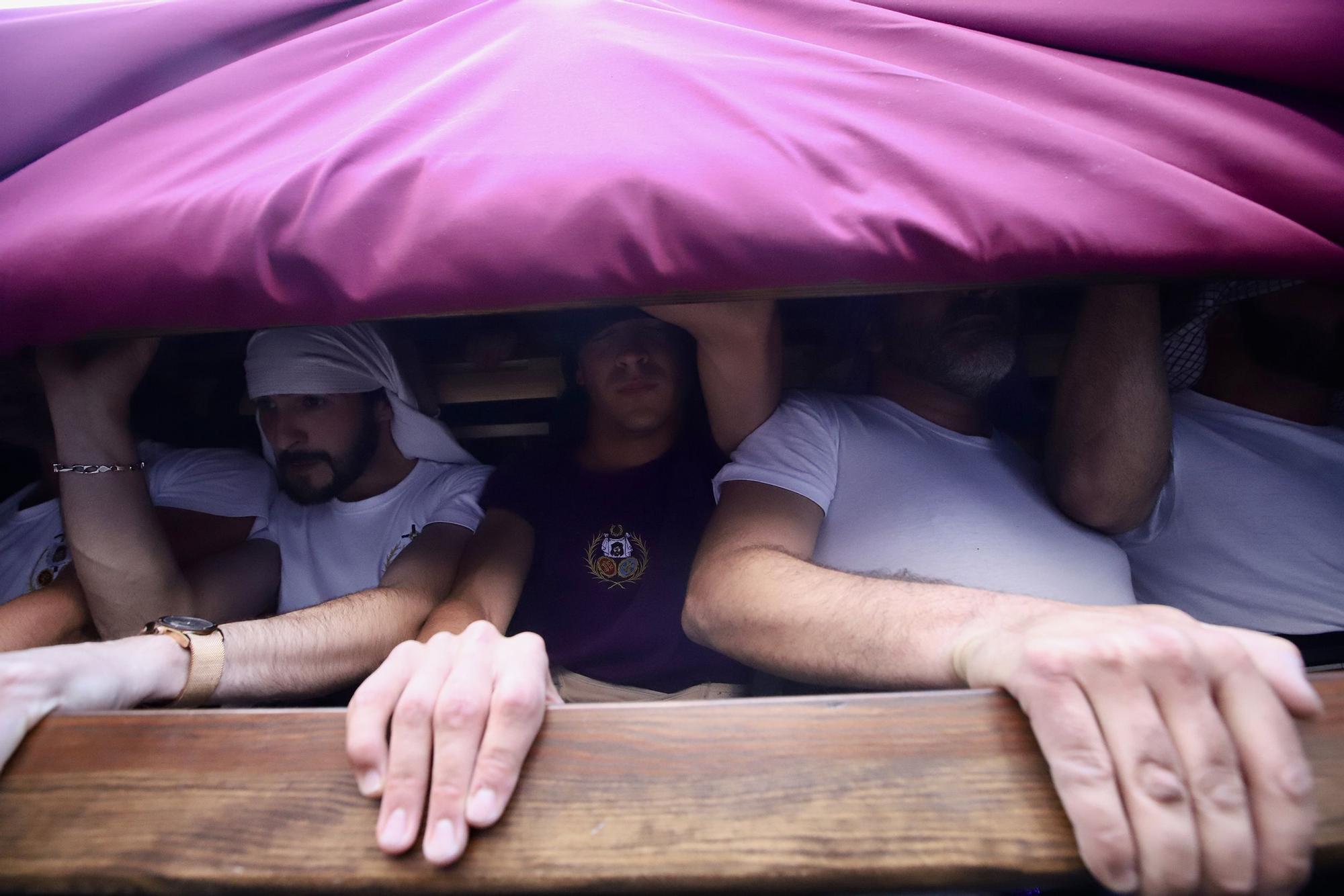 La procesión de la Hermanda de la Santa Faz en imágenes