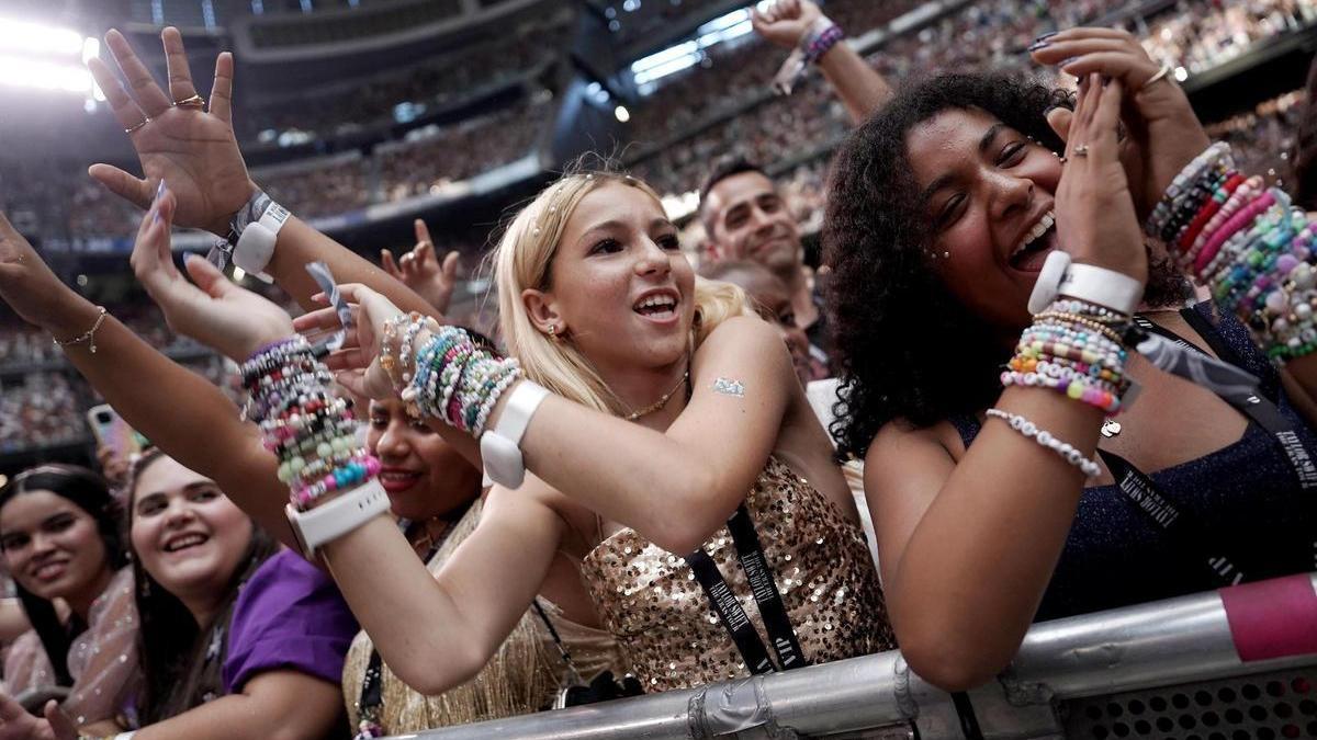 Fans de Taylor Swift, durante el concierto de la artista en Madrid el pasado mes de mayo.