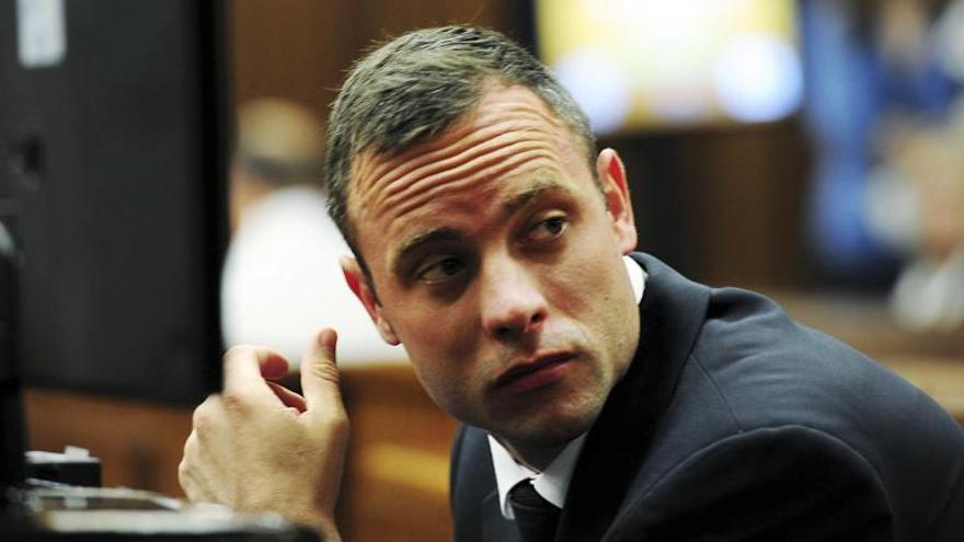 Oscar Pistorius en una imagen del juicio por el crimen de su novia.