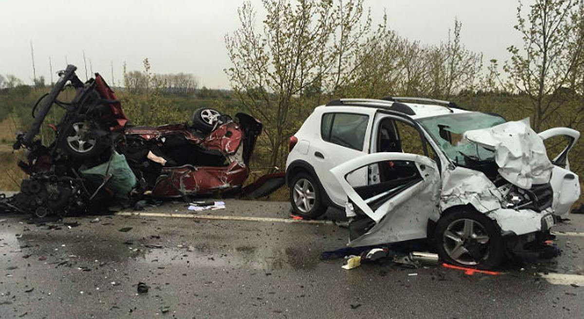 Set persones han mort i una ha resultat ferida greu en el xoc entre dos vehicles a la N-2 a Pont de Molins (Alt Empordà), a prop de Figueres,