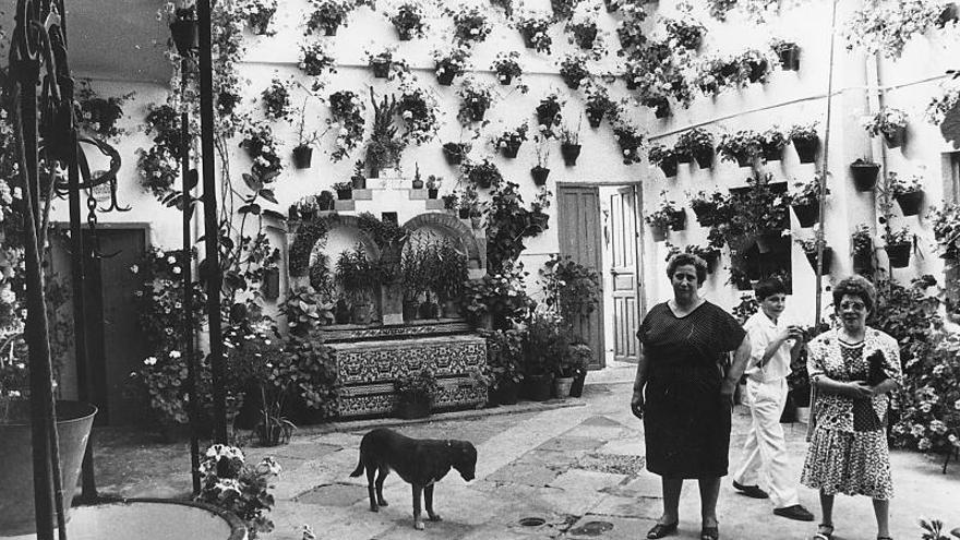 El patio de Ana de Austria, en San Basilio 22,, en la década de los 80, antes de una reforma. FOTO: A.J. González.