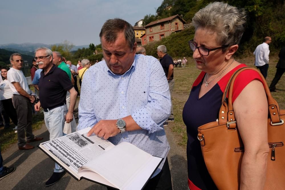 Homenaje a los mineros muertos en el accidente del pozo Santo Tomás de Turón