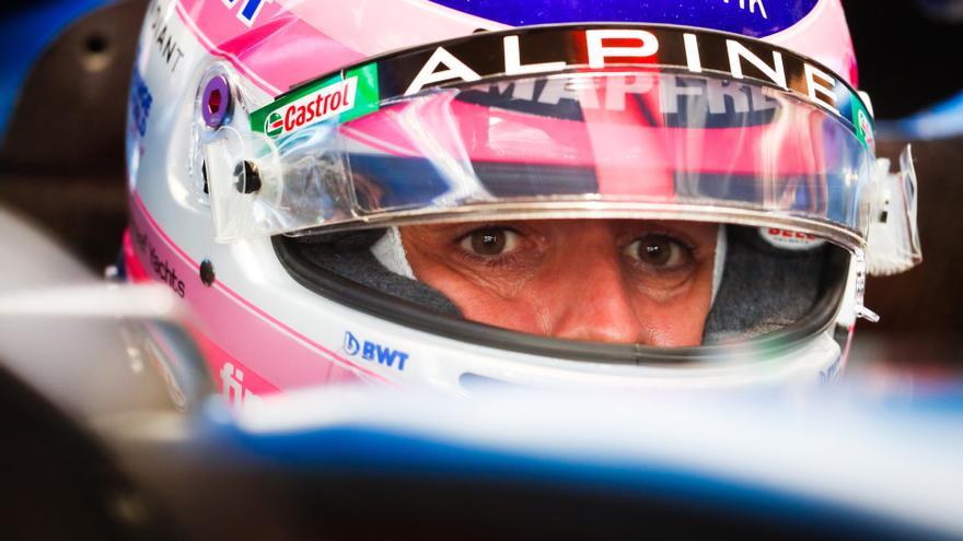 Fernando Alonso se sube al Aston Martin por primera vez