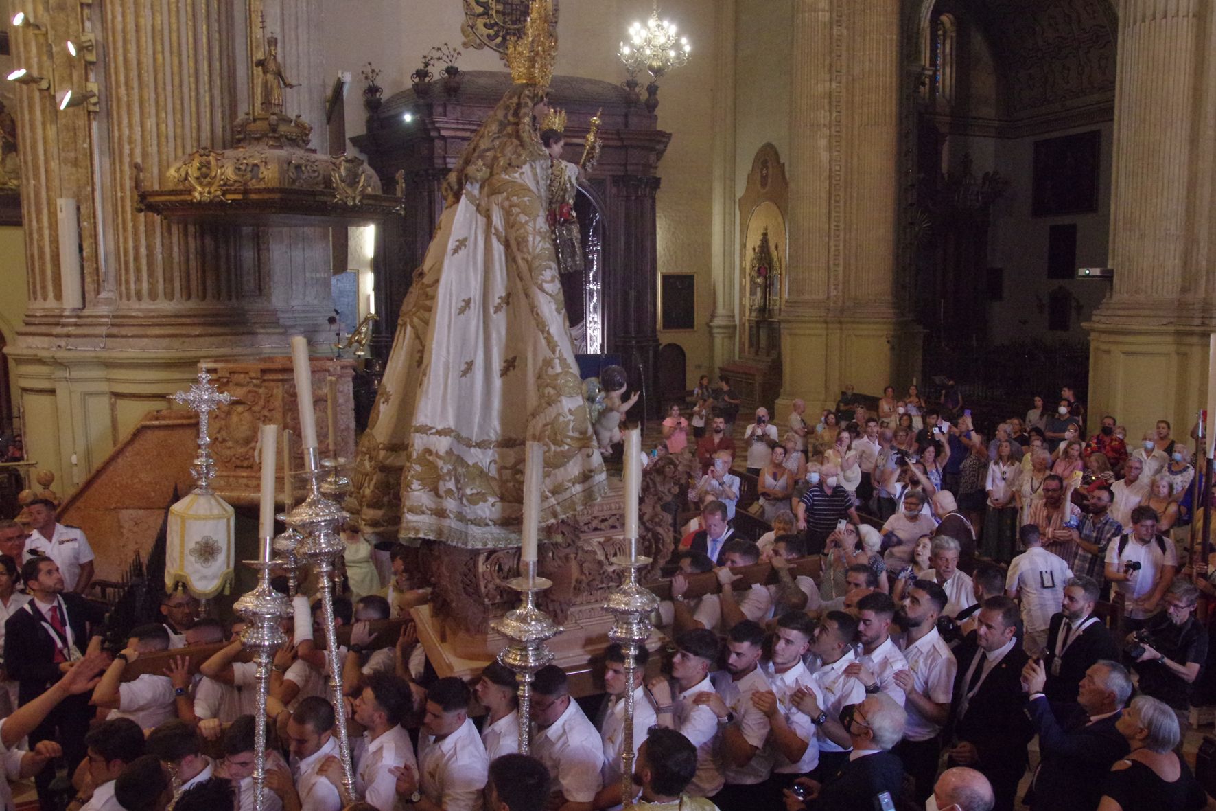 Traslado de regreso a la Catedral de la Virgen del Carmen del Perchel