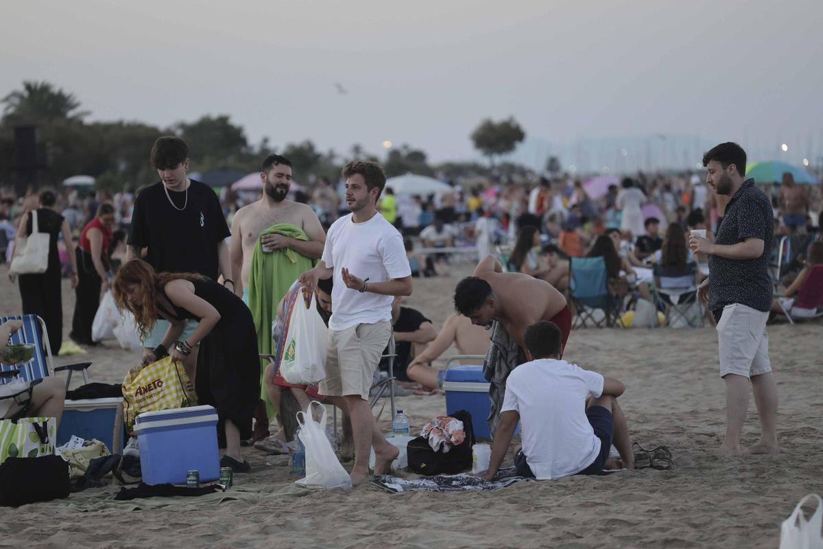 Las imágenes que ha dejado la Noche de San Juan sin hogueras en Sagunt