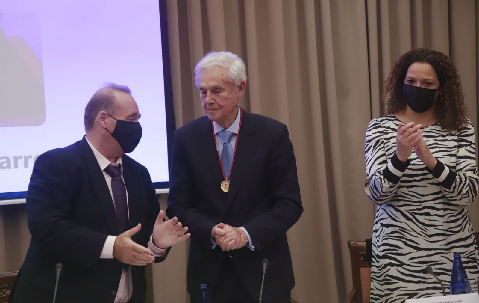 Gabriel Escarrer Juliá (centro) en la Diada dels Economistes, en el Castillo Hotel Son Vida. | MANU MIELNIEZUK