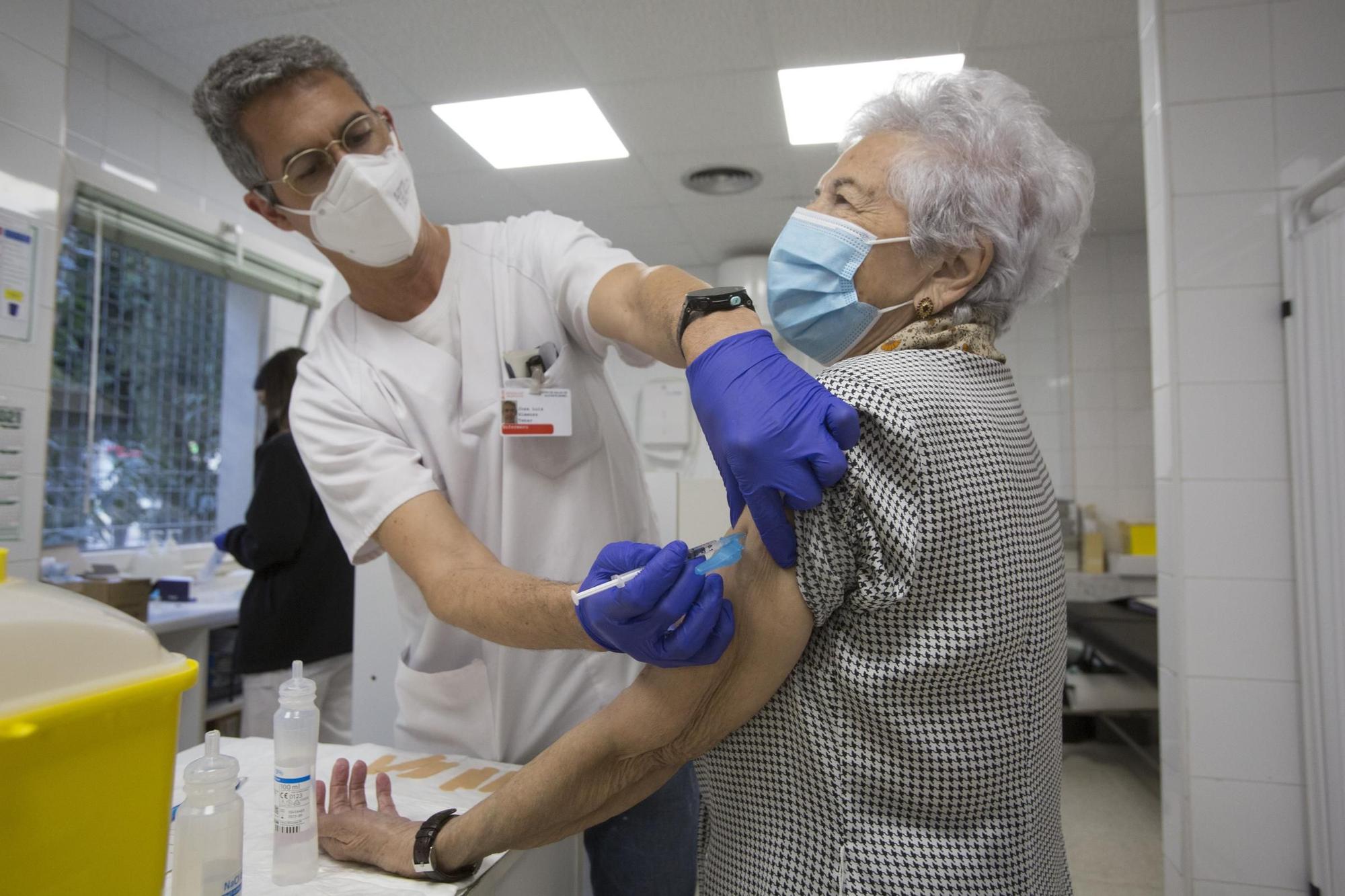 Los mayores de 90 años se vacunan contra el covid