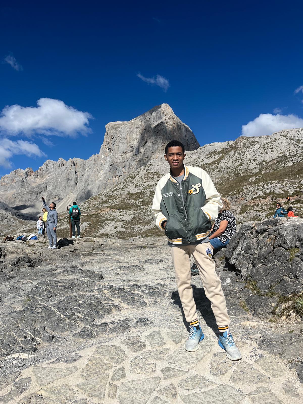 El joven malgache, en Fuente Dé, a los pocos días de recibir el alta.