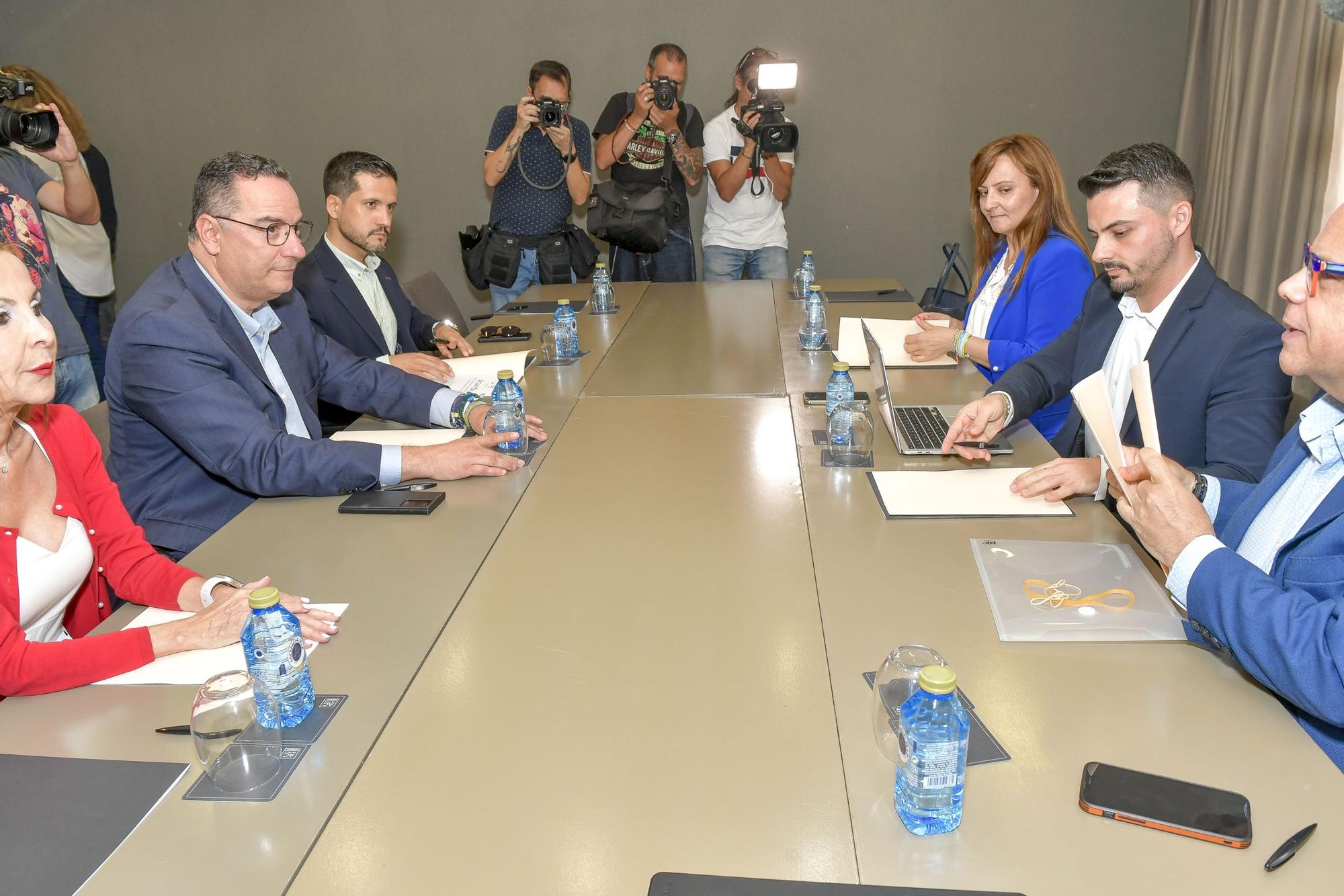 CC y PP acuerdan el pacto para gobernar Canarias