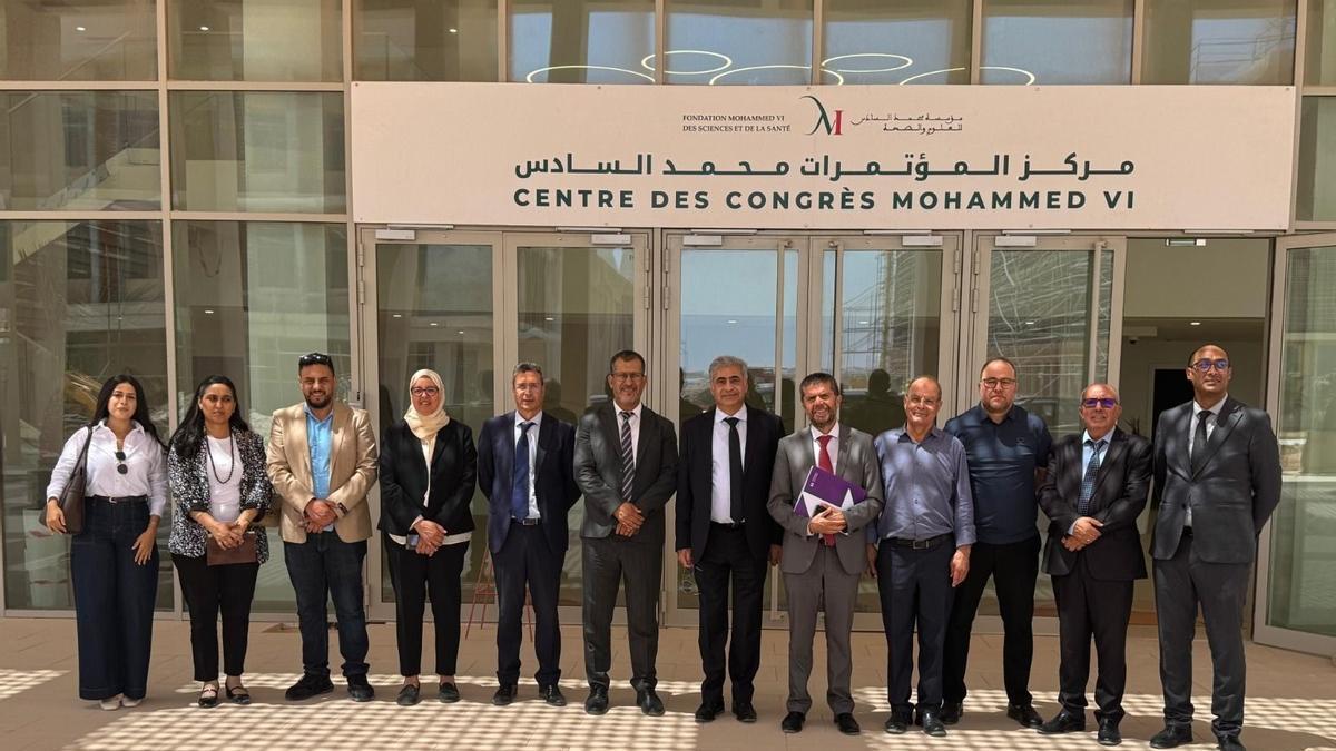 La delegación universitaria canaria durante su visita al Centre de Congrès Mohammed VI, en Dajla