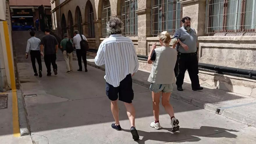 Französisches Paar wirft Mieter mit Gewalt aus der Wohnung – Polizei schreitet ein