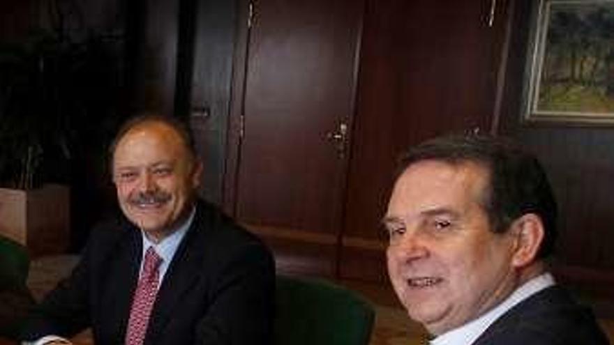 Caballero con Víctor Moneo.