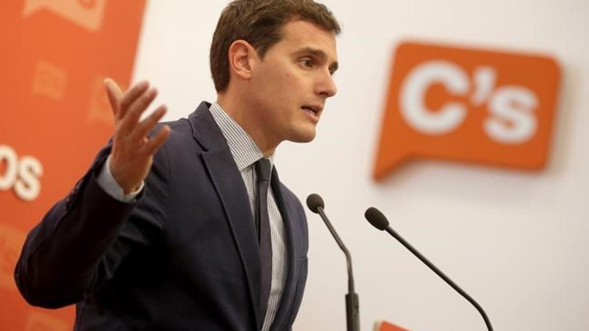 Albert Rivera, durante la rueda de prensa que ha ofrecido este lunes en la sede de Ciudadanos.