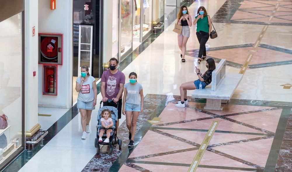 Los centros comerciales de Alicante vuelve a abrir