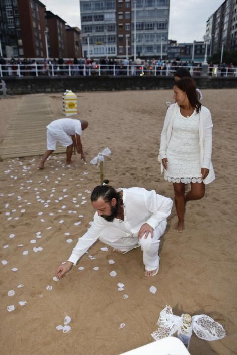 Boda ibicenca en la playa de Gijón