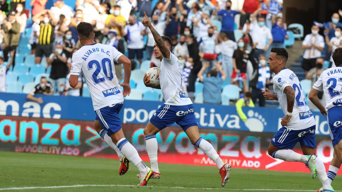 Narváez celebra el tanto del empate.