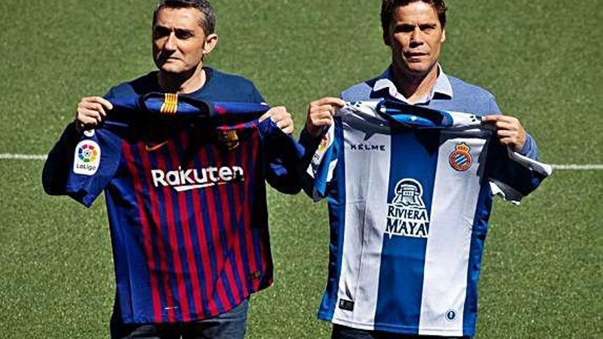 Trobada cordial entre els tècnics al Camp Nou