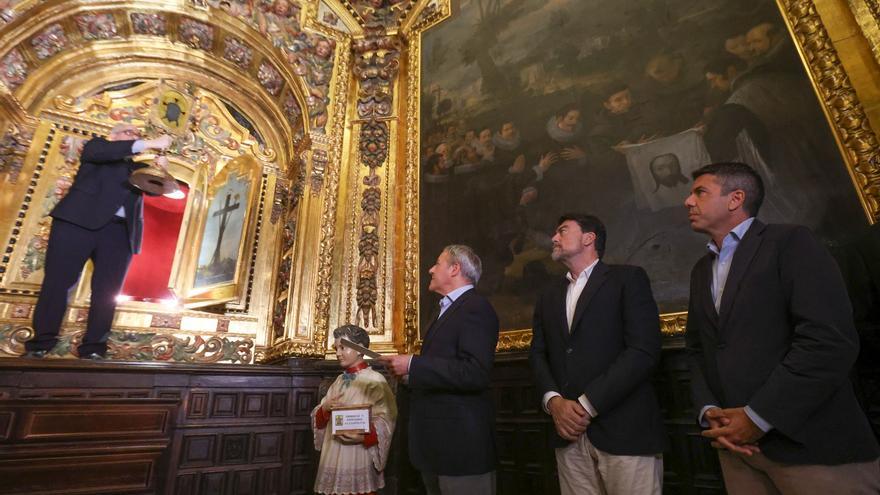 Mazón aparece por sorpresa en el “ensayo” de la Santa Faz