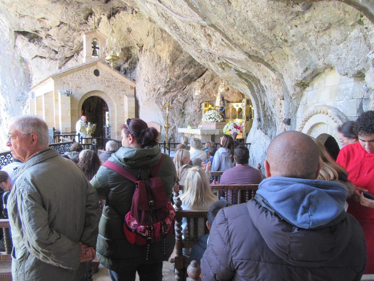 La Santa Cueva, ayer llena de visitantes