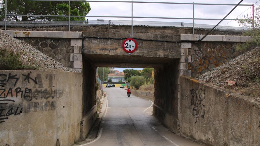 Vilajuïga alerta del perill que suposa un pont en cas d&#039;incendi perquè impedeix el pas de camions dels Bombers