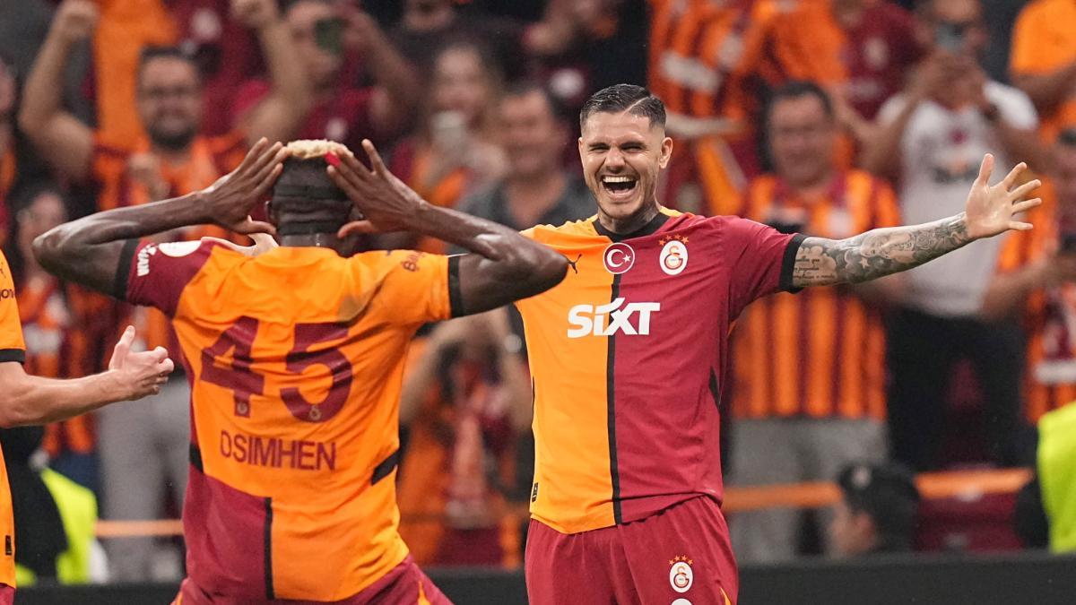 Osimhen e Icardi celebran uno de los tantos contra el Galatasaray