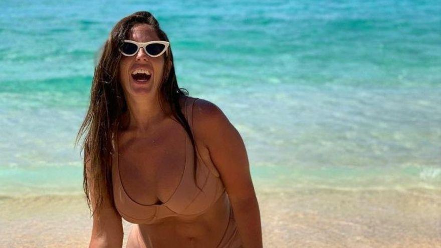 Insultan a Anabel Pantoja por su físico mientras se bañaba en el mar: &quot;Lárgate de esta playa&quot;