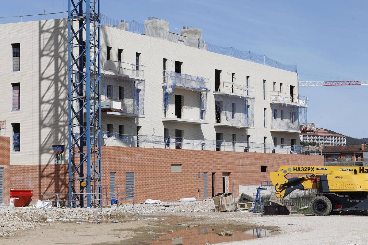 Habitatges en construcció al barri de Domeny.