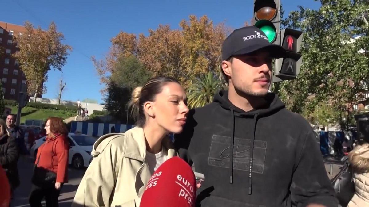 Alejandra Rubio y Carlo Costanzia salen del hospital tras la revisión afirmando que está todo "muy bien"