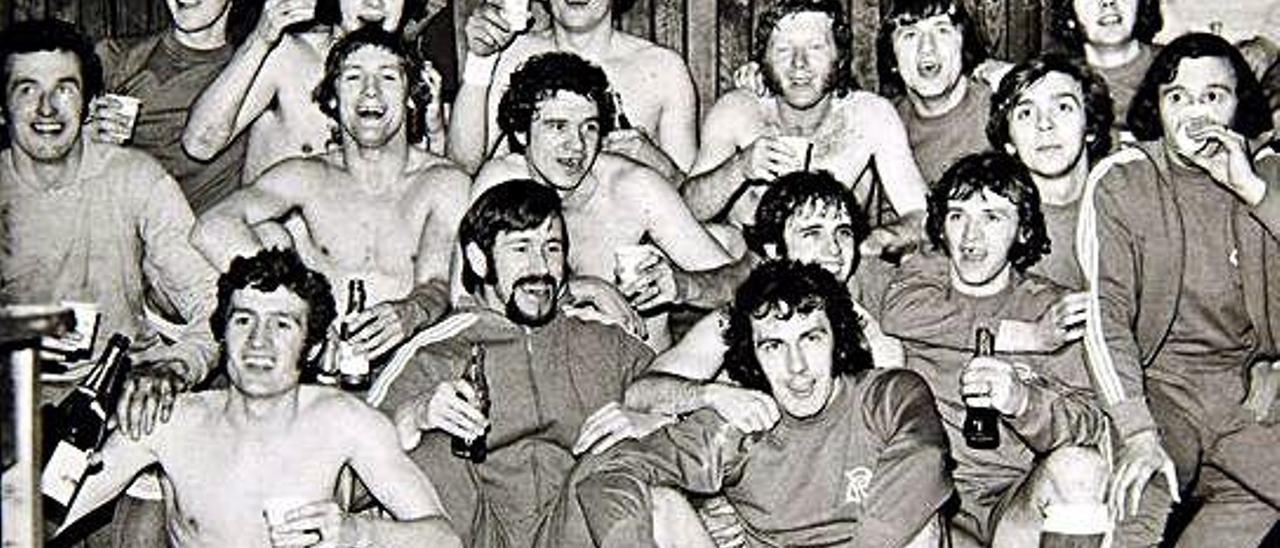 Los futbolistas del Glasgow Rangers celebra la Recopa de Europa conquistada en 1972.