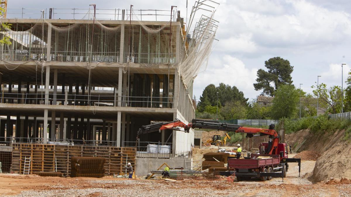 Obras de construcción del nuevo hospital en Ontinyent, en una imagen de días atrás