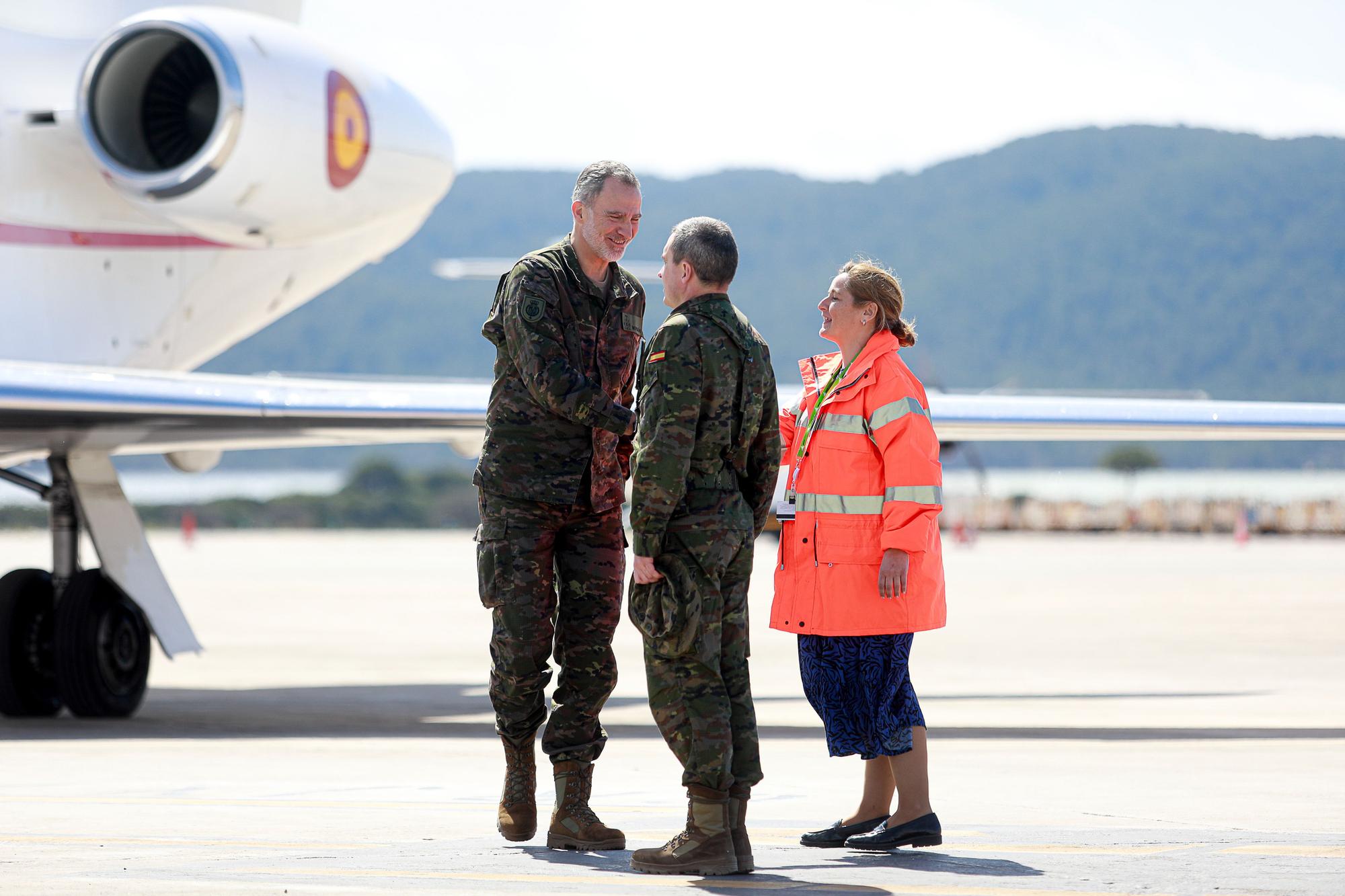 Mira aquí todas las fotos de la visita del Rey a las maniobras militares de Ibiza