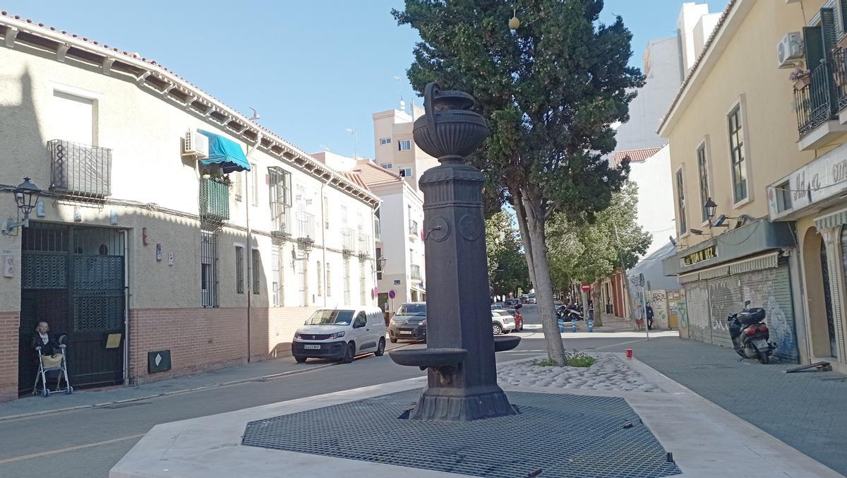 La fuente de la Olla de la plaza de Montes, a comienzos de semana.