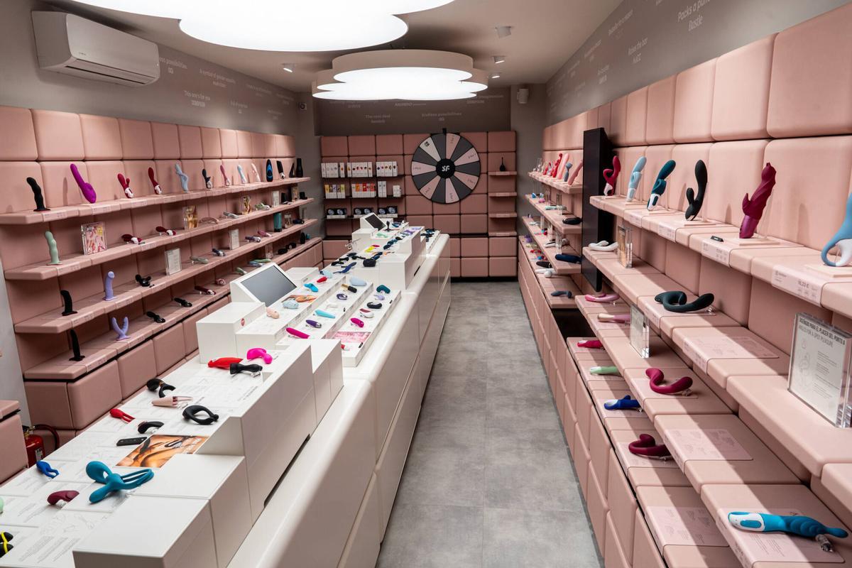 Barcelona 10/12/2026 Barcelona. Nueva tienda Satisfyer en Porta Ferrisa. AUTOR: MANU MITRU